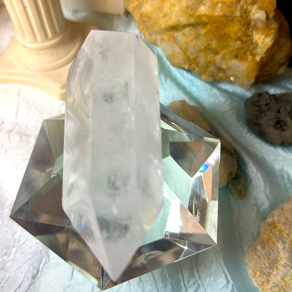 Double terminated quartz crystal clear rainbows - Picture 2 of 4